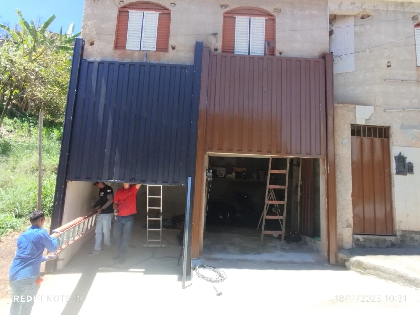 Montagem estrutural de portão de garagem